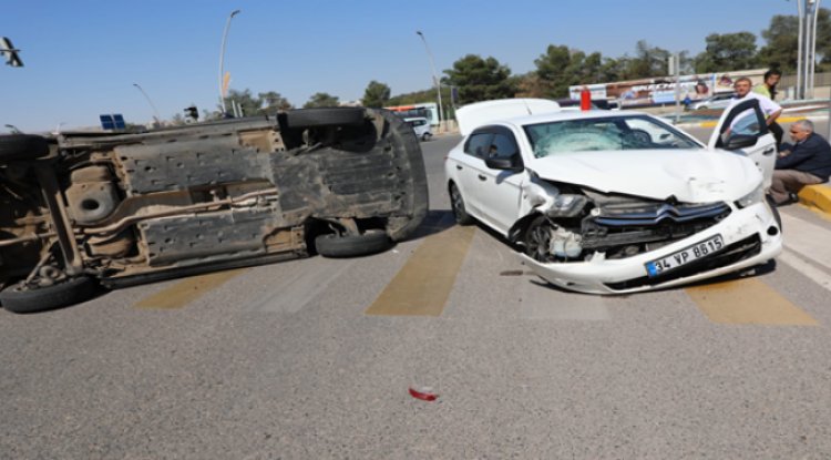 Şanlıurfa'da 2 otomobil çarpıştı