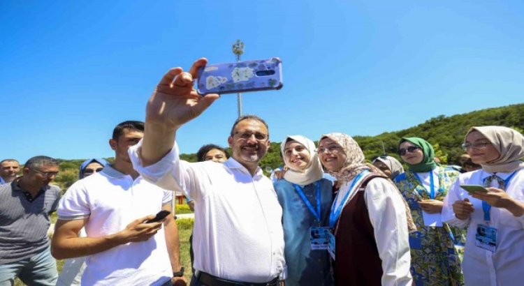 Bakan Kasapoğlundan genç hekimler kampına ziyaret