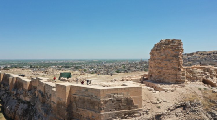 Başkan Beyazgül, Tarihi Urfa Kalesinde Sürüdürlen Kazı Çalışmalarını İnceledi