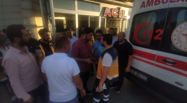 Urfa"da yol verme tartışmasında ambulans şoförün burnu kırıldı