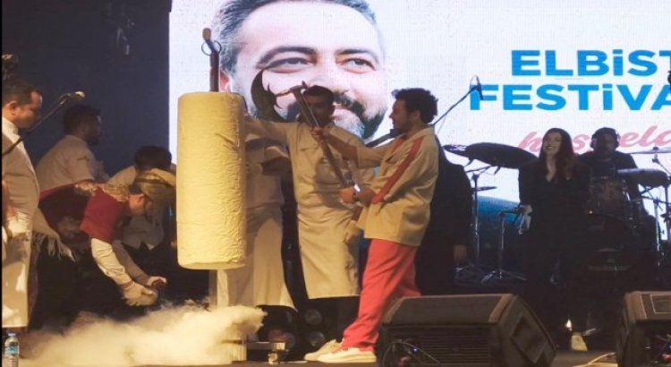 Buray konser verdi balta ve satırla dondurma kesti