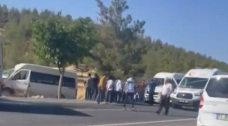 Şanlıurfa’da işçileri minibüs ağaca çarptı, 12 yaralı