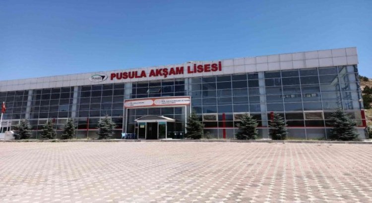 Özel Pusula Akşam Lisesi ilk mezunlarını verdi