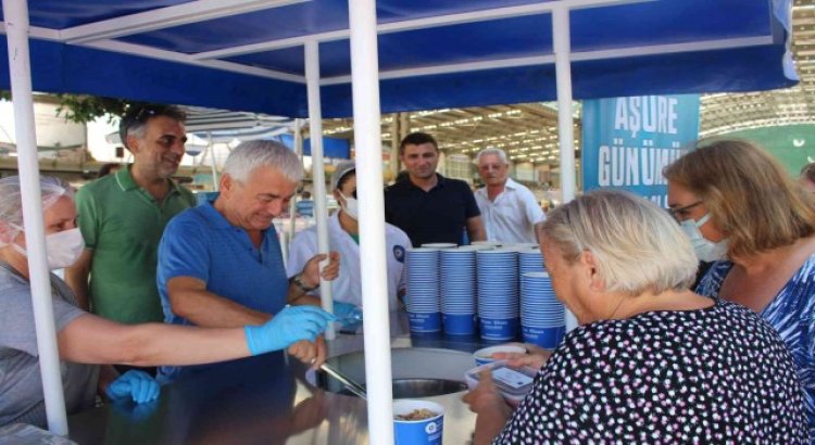 Büyükşehirden Finike, Kaş, Gazipaşa ve Kemerde aşure dağıtımı