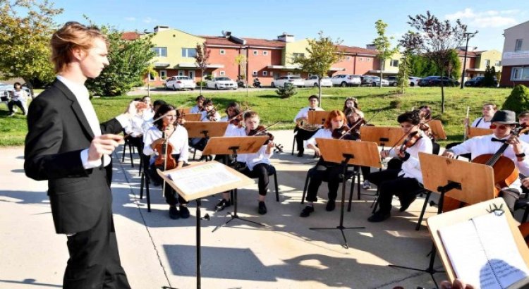 İki Elin Sesi Var Gençlik Senfoni Orkestrasından müzik ziyafeti