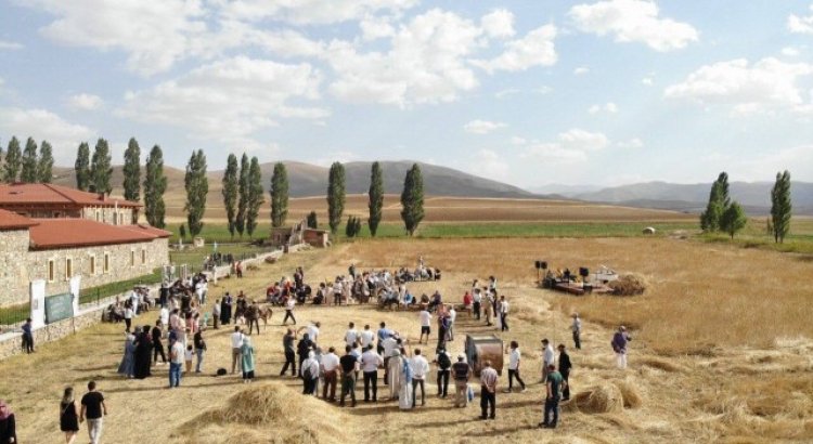 Harman festivali renkli görüntülere sahne oldu