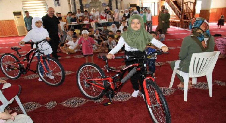 İmamdan örnek hareket: 22 yıldır Kuran kursuna gelen çocukları ödüllendiriyor