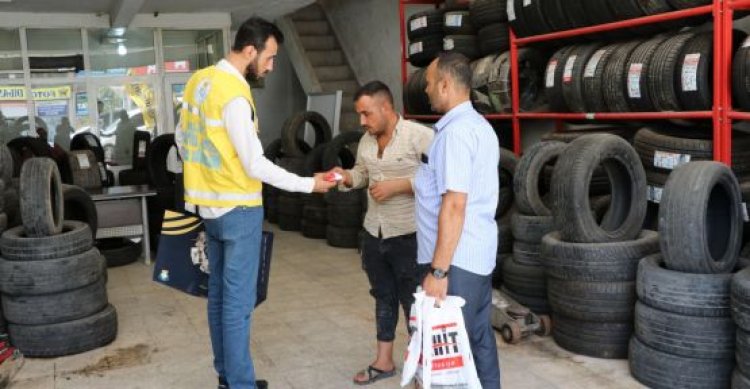 HALİLİYE’DE ZAFER BAYRAMI NEDENİYLE TÜRK BAYRAĞI DAĞITILDI