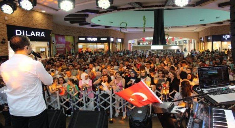 Boluda Zafer Bayramının 100. yılı akustik konserle kutlandı