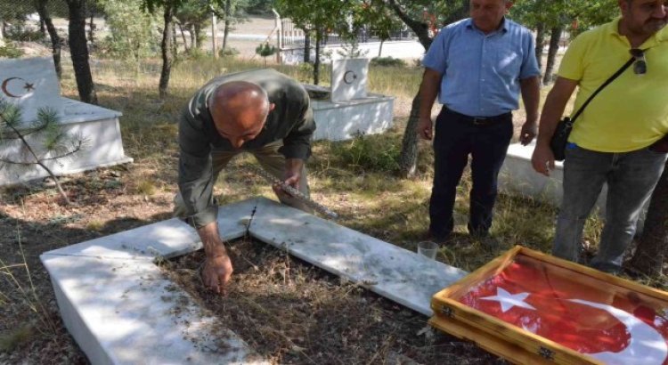 Sakarya Eskikışla Şehitliğinden Emet Cevizdere Şehitliğine toprak getirildi