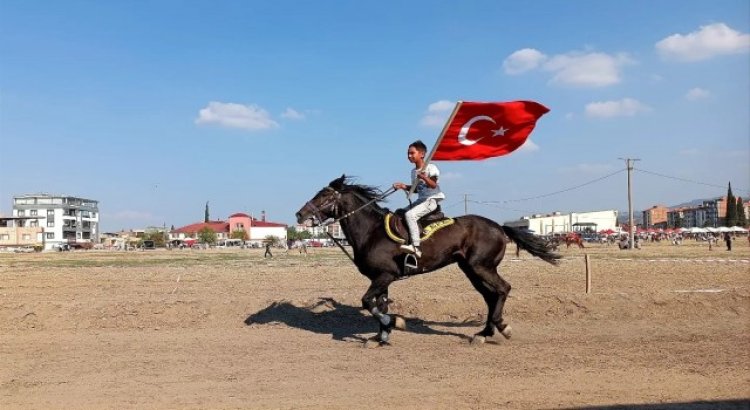 Turgutluda Rahvan At Yarışları nefes kesti