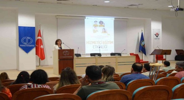 Anadolu Üniversitesi Eğitim Fakültesinde hizmet içi eğitim etkinliği başladı