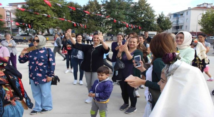 Yeni eğitim, öğretim yılını davul zurna ile karşıladılar