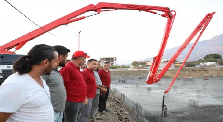 Alanya Belediye Başkanı Yücelden Mahmutlar Kültür Merkezine denetim