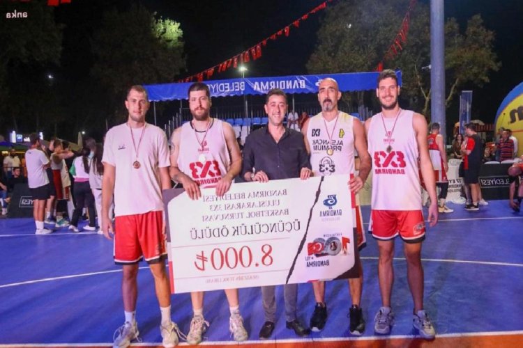 Balıkesir yerel haberleri: Bandırma Cumhuriyet Meydanı’nda 3X3 Basketbol Heyecanı