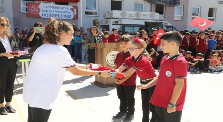 Burhaniyede İlköğretim Haftası kutlandı