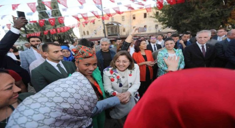 Gastroantep Festivalinde kortej yürüyüşü