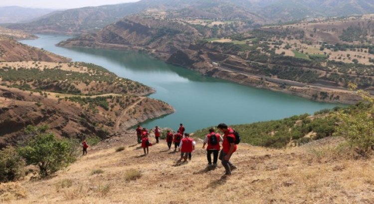 Bingöle gelen gençlik gönüllüleri, tarihi yerleri gezip çocuklarla vakit geçirdi