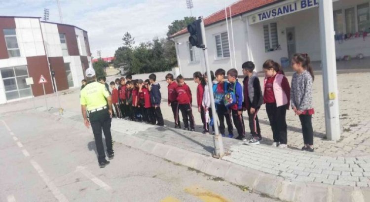 Tavşanlıda 329 öğrenciye güvenli trafik kullanımı konusunda eğitim verildi