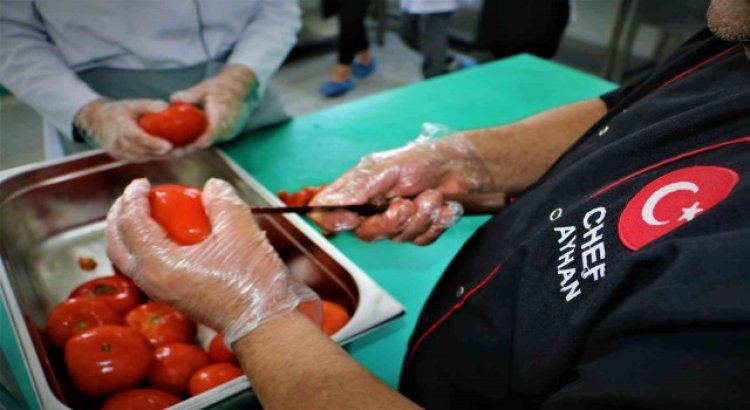 Diyarbakırda taşımalı eğitim gören öğrencilerin yemeği meslek liselilerden