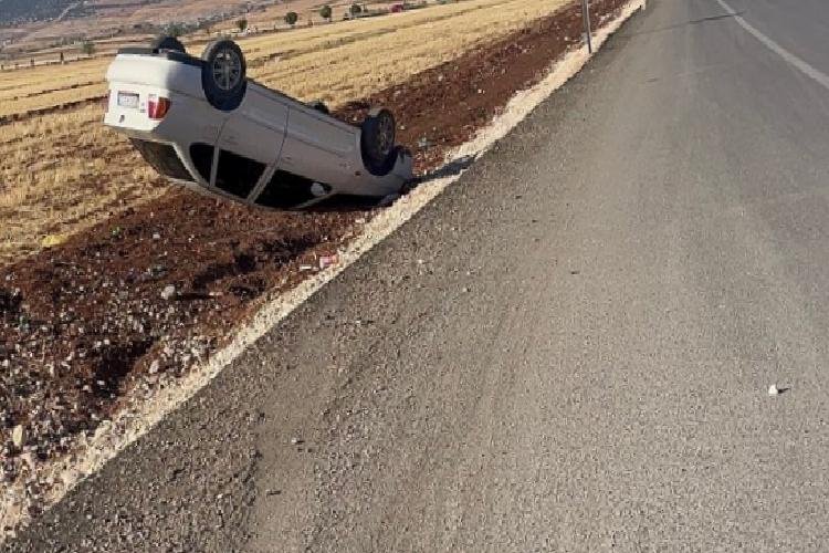 Adıyaman’da virajı alamayan otomobil takla attı: 2 yaralı