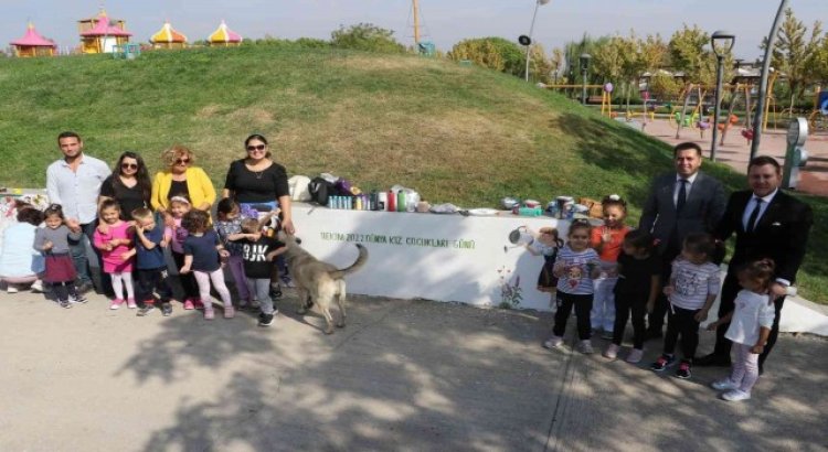 Minikler, Dünya Kız Çocukları Günü için duvarları boyadı