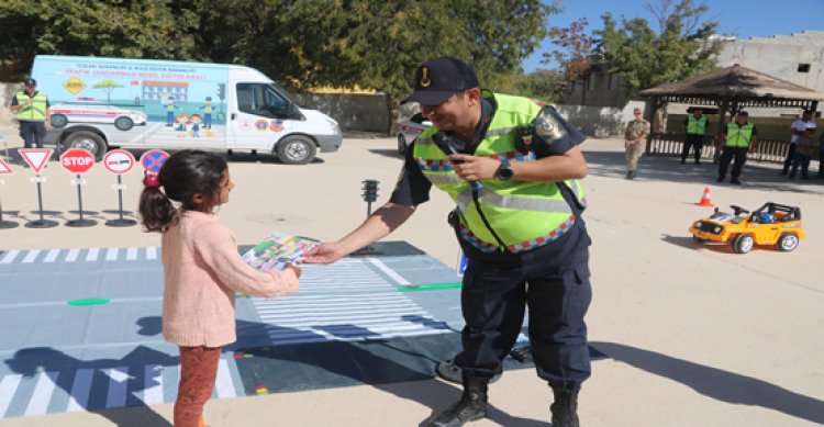 Jandarma Trafik Timleri Öğrencilere Trafik Eğitimi Verildi