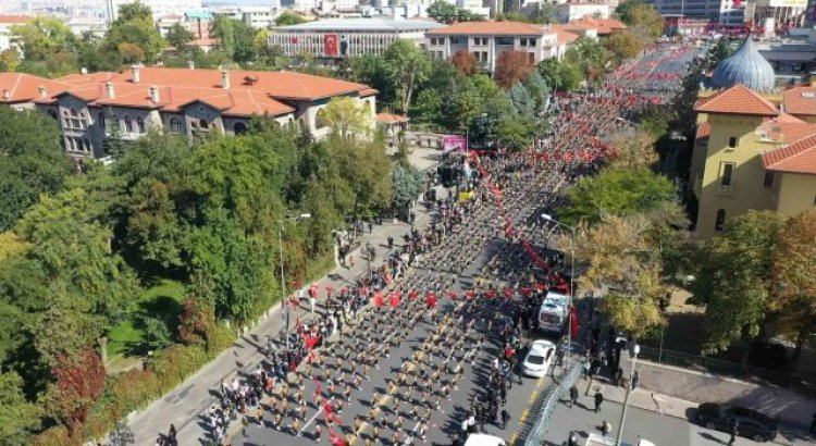 Ankaranın başkent oluşunun yıldönümünde bin seymenden renkli gösteri