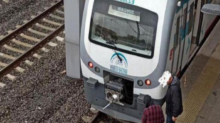 Raylara düştü; tren 3 metre kala durduruldu