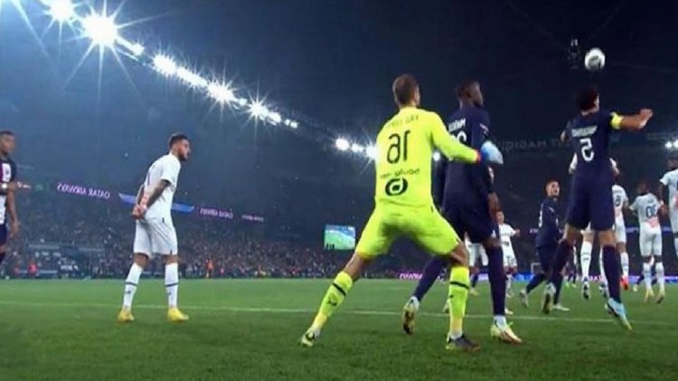 Dünya, Messi’nin kullandığı frikik öncesi Marsilya kalecisinin aldığı önlemi konuşuyor