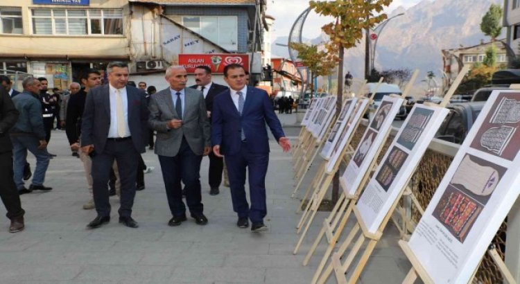 Vali Akbıyık, örgü eserleri fotoğraf sergisini ziyaret etti