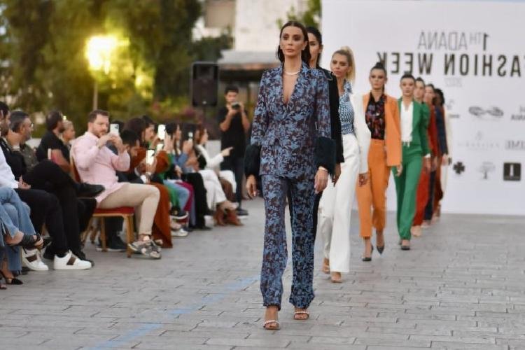 Adana Tarihi Taş Köprü’de muhteşem defile