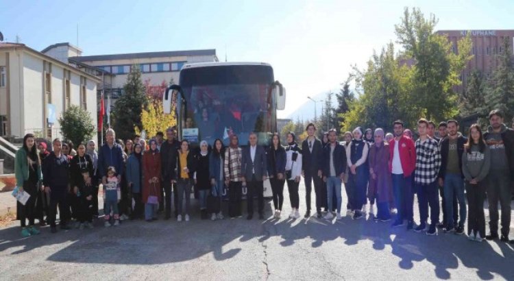 ERÜye yeni kayıt yaptıran öğrencilere ‘Kayseri Kültür Yolu Turu düzenlendi