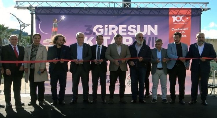 Giresunda “Cumhuriyeti bilgiyle yükseltelim” temalı kitap fuarı açıldı