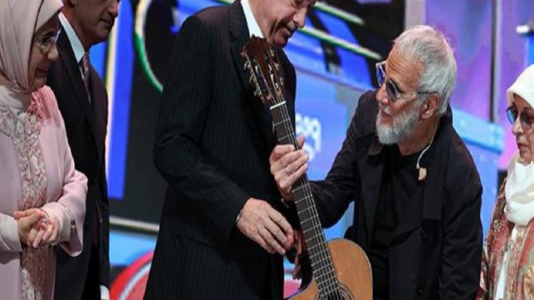 Beştepe’de konser veren Yusuf İslam, Cumhurbaşkanı Erdoğan’a gitar ikram etti