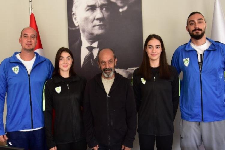 Manisalı sportmenler başarılı kulaçlarıyla ‘yıldız’ oldular