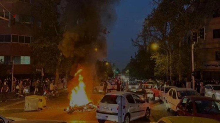 Tahran’da protestolar şiddetini artırıyor! Ülke yangın yerine dönüştü