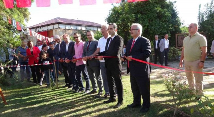 Tavan arasından çıkan yüzyıllık resimler ilk kez yayınlandı