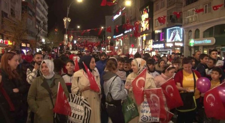 Ümraniyede Cumhuriyet Bayramı Fener Alayıyla kutlandı