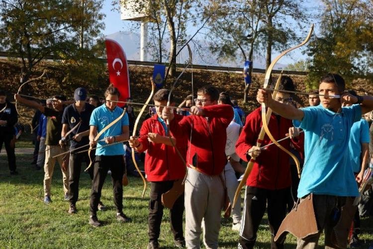 Oklar Bursa’da Cumhuriyet coşkusuyla menzile atıldı