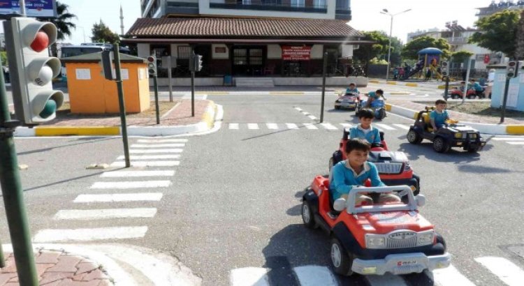 Kepezde, ilkokul öğrencilerine trafik eğitimi