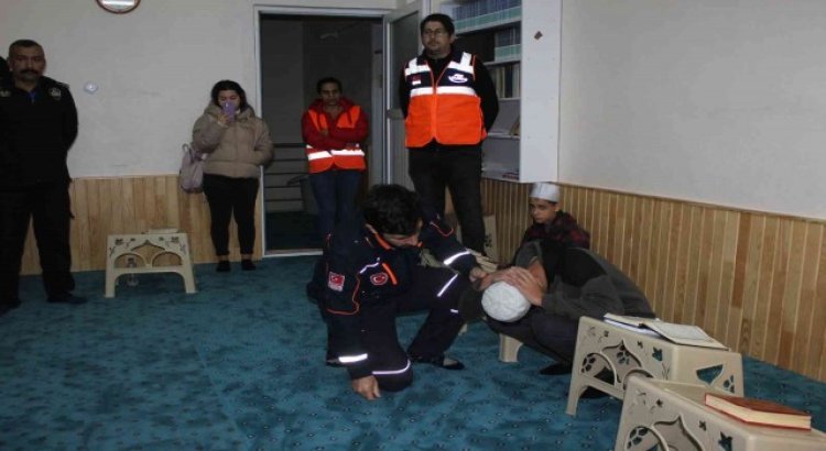 Kuran kurslarında eğitim gören öğrencilere deprem ve tahliye tatbikatı yapıldı