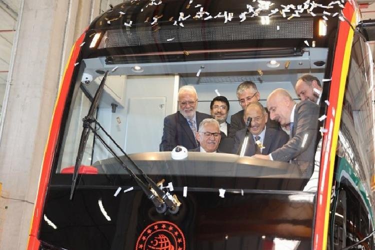 Yerli ve ulusal tramvay Kayseri’yi turluyor