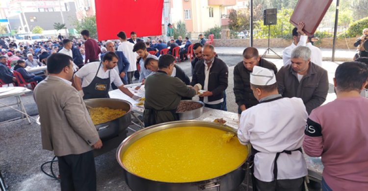 Şanlıurfa&#039;da binlerce kişiye yemek ikramı