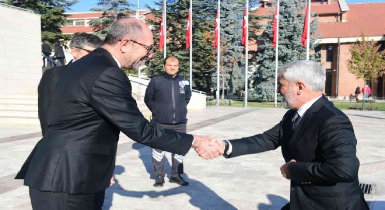 Milletvekili Sadak, Anadolu Üniversitesi tüm Türk dünyasının üniversitesidir