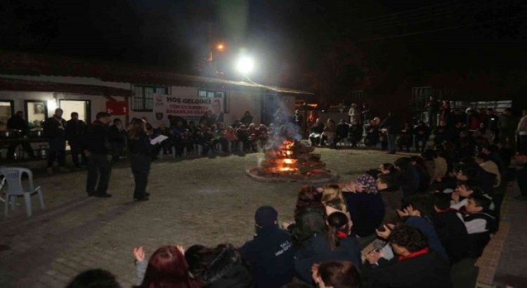 İzcilere doğada hayatta kalma dersi