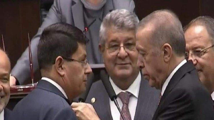 GÜZEL Partili Belediye Lideri Kürşat Engin Özcan, AK Parti’ye katıldı! Rozetini Cumhurbaşkanı Erdoğan taktı