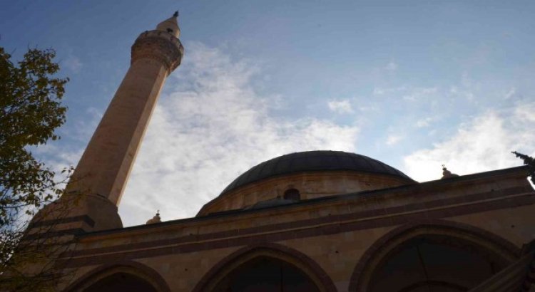 345 yıllık geçmişe sahip Osmanlı eseri: Acemli Camii 100 yıldır hafız yetiştiriyor