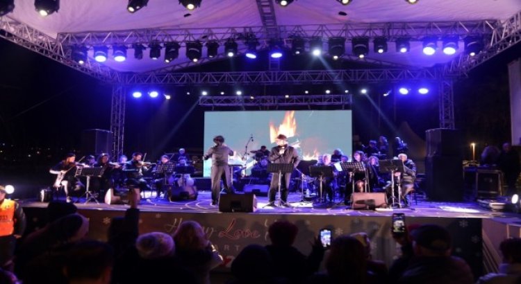 Belediye Meydanında yılbaşı konserleri