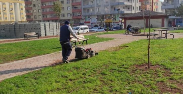 Parklarda rutin çalışmalar sürüyor